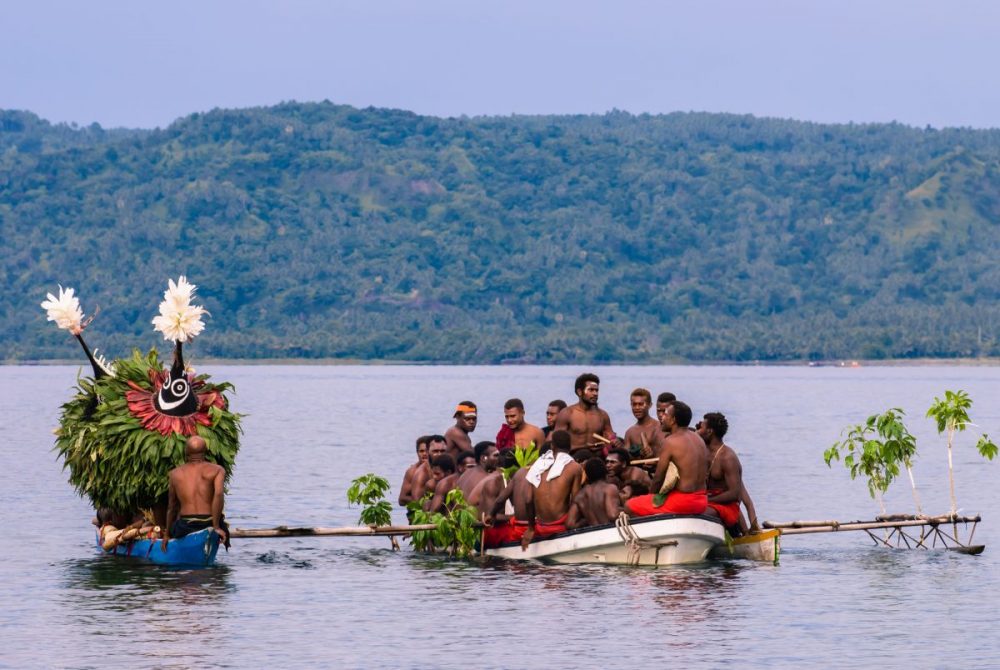 DIAMIR Erlebnisreisen - Papua-Neuguinea | New Britain • Bougainville - Rabaul-Mask-Festival, Vulkanhühner und Südsee untouched