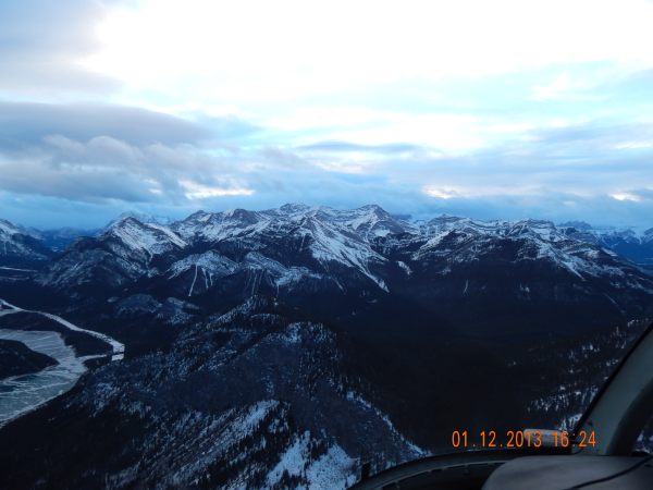 Die kanadischen Rocky Mountains aus der Vogelperspektive